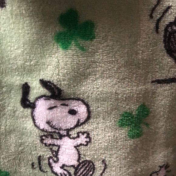 Peanuts SNOOPY St. Patrick’s Day Throw Blanket - Picture 3 of 8